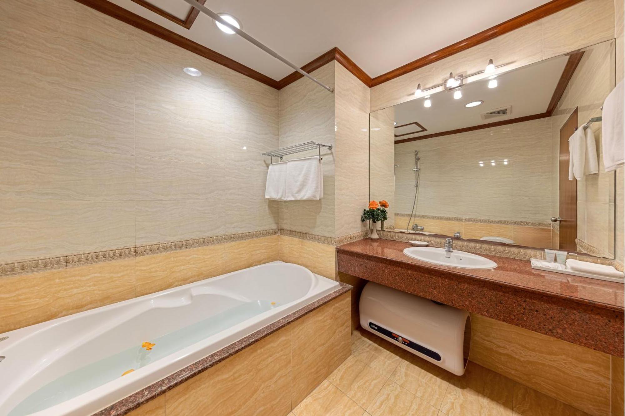 Oriental Palace Apartments Hanoi Exterior photo